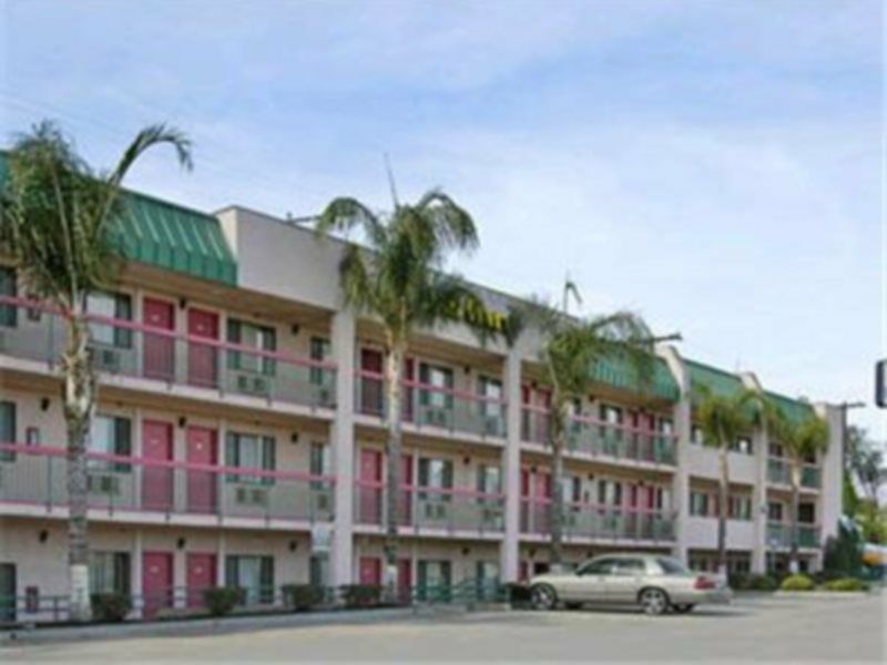 Days Inn By Wyndham Ontario Airport Exterior foto